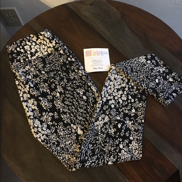 ✨NWT LuLaRoe Leggings Black and White Floral Print