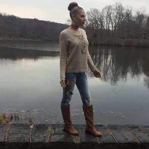 Meet your Posher, Kayla