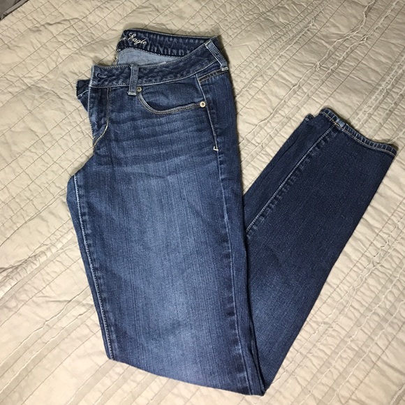 Dark Wash American Eagle Skinny Jeans