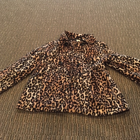Super cute fuzzy leopard coat