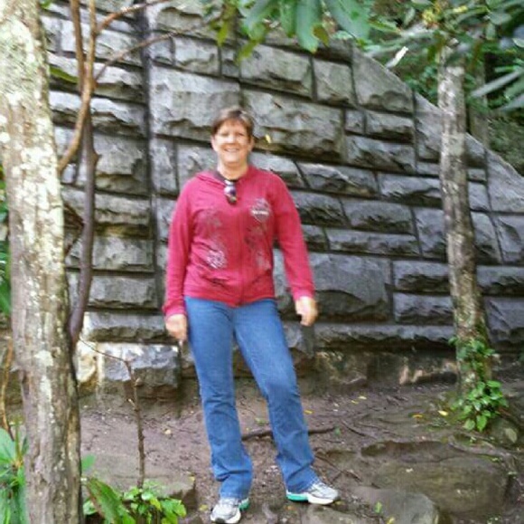 Meet your Posher, Cathy - Picture 2 of 2