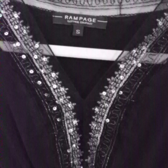 Rampage flowing top - Picture 2 of 3