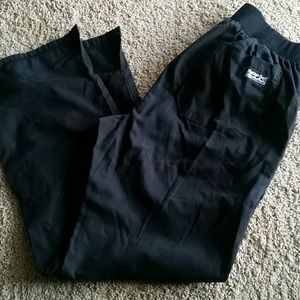 Black petite scrub pants