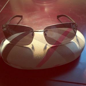 Burberry Classical Black Unisex Sunglasses