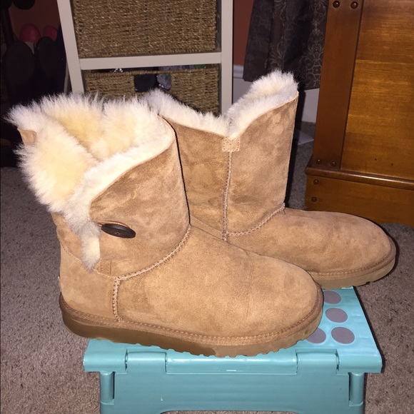 Ugg Bailey Button (Chestnut)