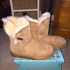 Ugg Bailey Button (Chestnut)