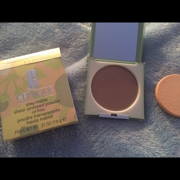 Clinique Stay Matte powder
