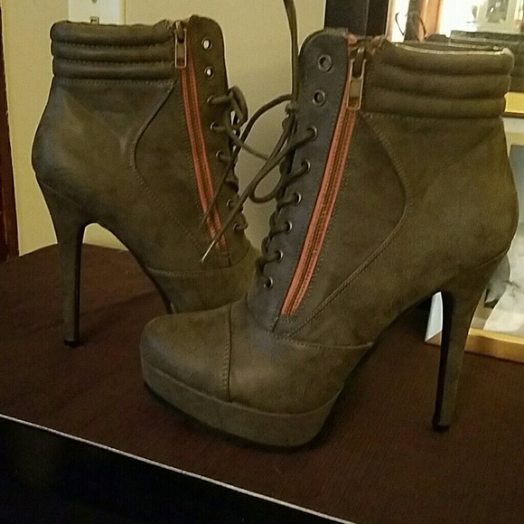 Boots - Picture 2 of 3