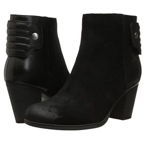 Clarks Palma Rylie black bootie EUC