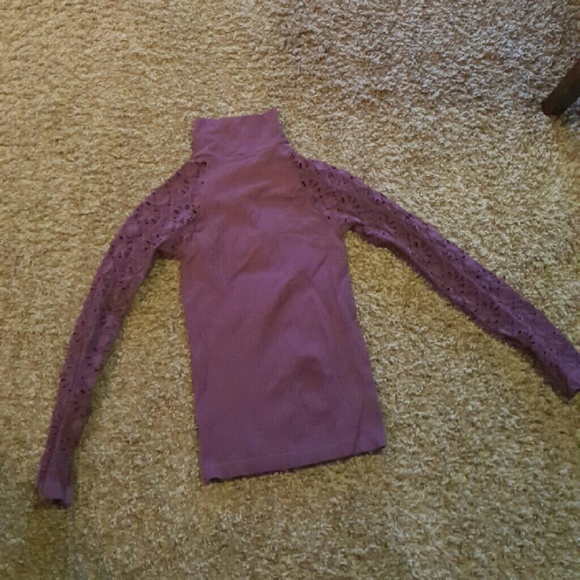 SALE Lace sleeve turtle neck