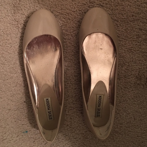 Steve Madden Nude flats