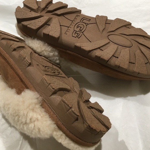 Ugg - Picture 2 of 3