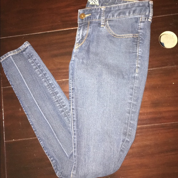 Express jeans! Size 6 - Picture 2 of 2