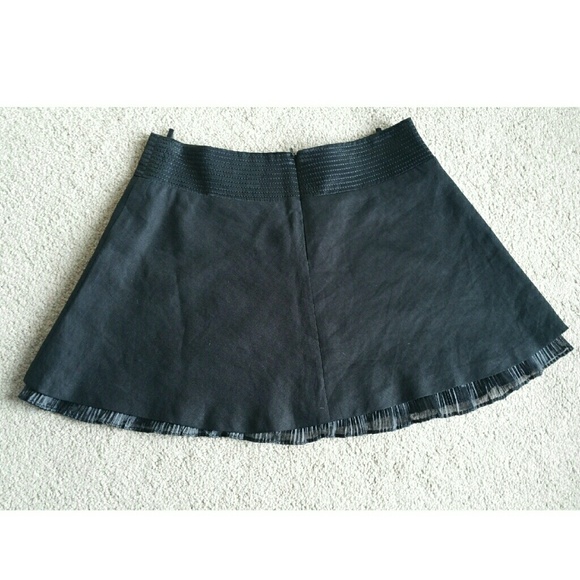 🔴SOLD🔴 Bebe, Black Linen Mini Skirt, Size 4 - Picture 2 of 3