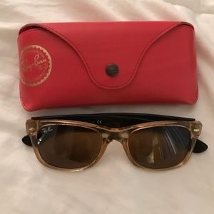 Ray- Ban Sunglasses New Wayfarer in Honey