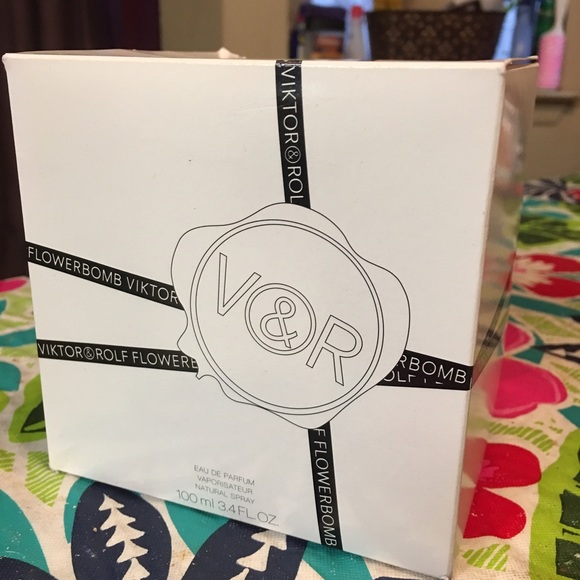 AUTHENTIC! Viktor & Rolf Flowerbomb