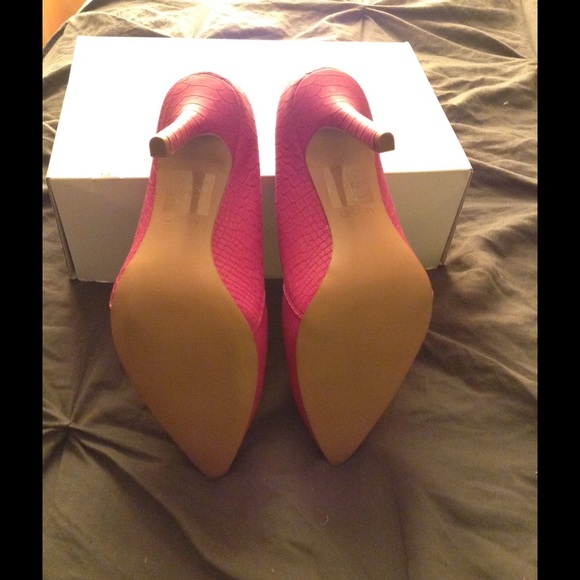 Heels - Picture 3 of 4