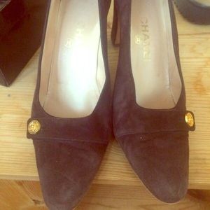 Vintage Chanel suede pumps