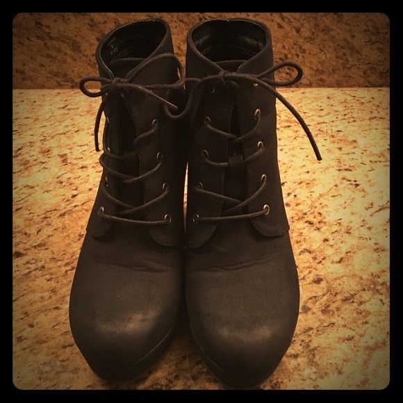 Black ankle booties with chunky heel size 8 - Picture 2 of 4