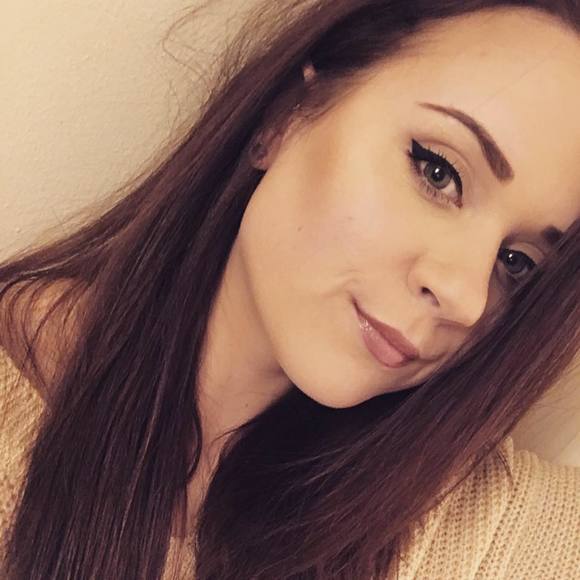 Meet your Posher, Sarah - Picture 1 of 1