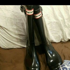Black hunter boots