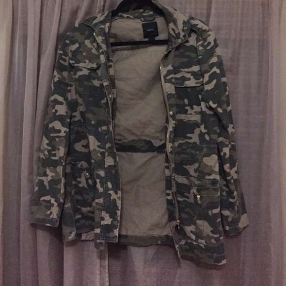 Forever 21 Jackets & Blazers - F21 Camo jacket