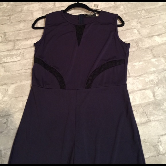 CLEARANCE✅SLEEVELESS BLACK JUMPSUIT W/LACE INSET - Picture 5 of 6
