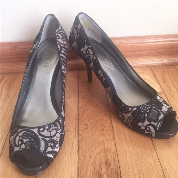 ✖️✖️SOLD✖️✖️Guess laced shoes - Picture 1 of 1