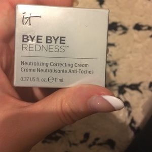 It cosmetics bye bye redness