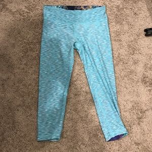Reversible crop yoga pants