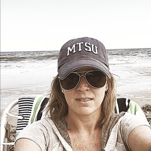 Meet your Posher, Laura