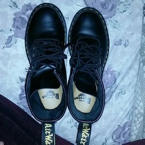 1460 smooth leather doc martens us size 8/8.5