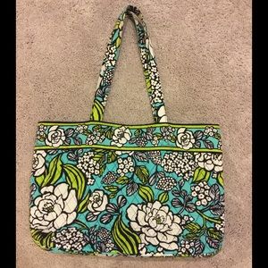 Vera Bradley Bags - Vera Bradley tote in pattern Island Blooms Vera Bradley Bags - Vera Bradley tote in pattern Island Blooms
