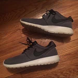 Dark grey Nike roshe