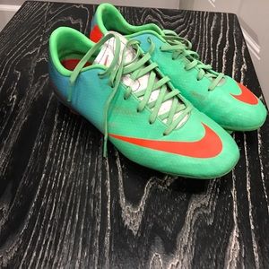 Nike mercurial soccer shoes