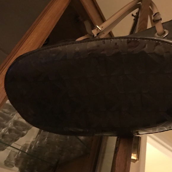 Purses - Picture 3 of 4