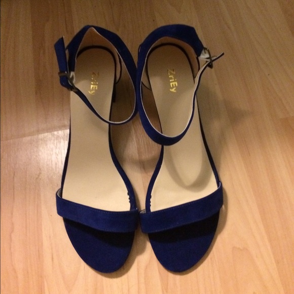 Sapphire blue velvet heels. Never worn. Size 9.5