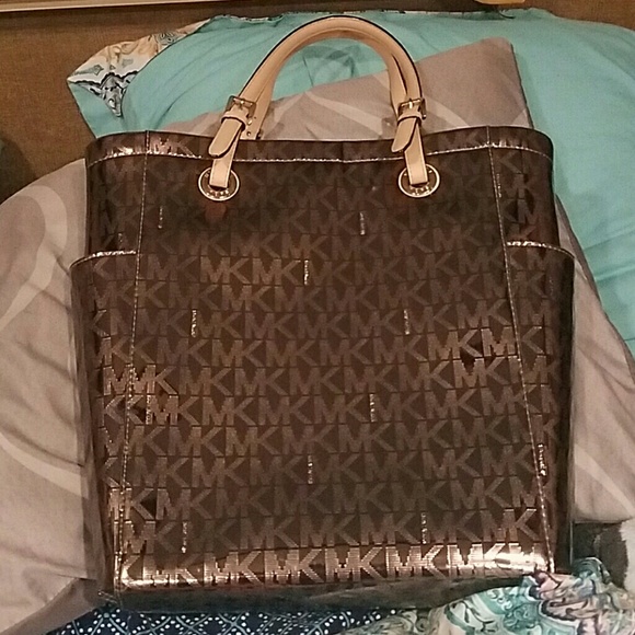 MK PURSE