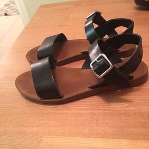 Steve Madden Donddi sandals! Size 6