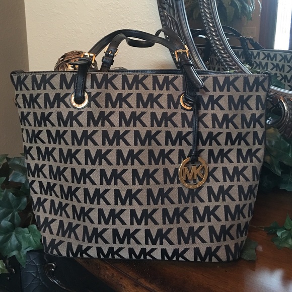 Michael Kors Handbags - Michael Kors Large Tote Beige/Black