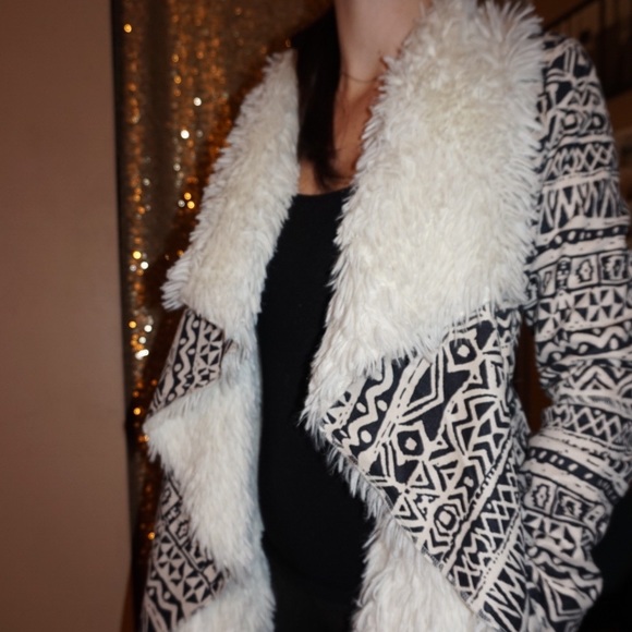 NWT LF faux fur jacket S/8