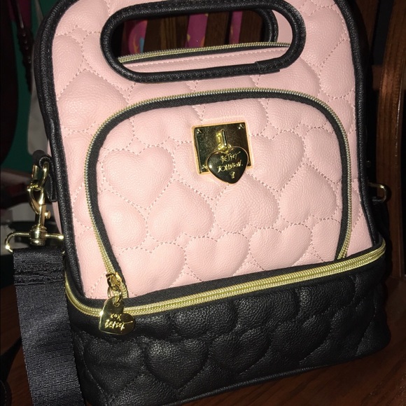 Super cute Betsy Johnson lunch bag!