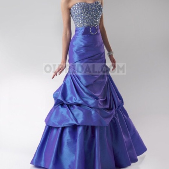 Formal gown - Picture 1 of 4