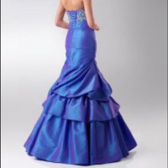 Formal gown - Picture 2 of 4