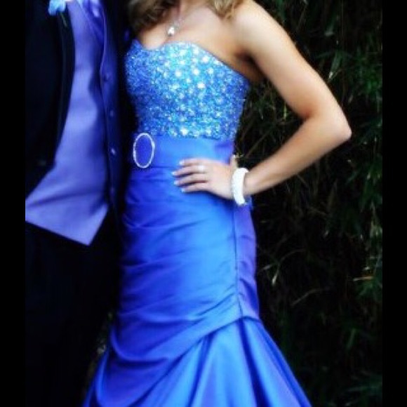 Formal gown - Picture 3 of 4