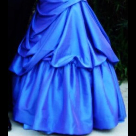 Formal gown - Picture 4 of 4