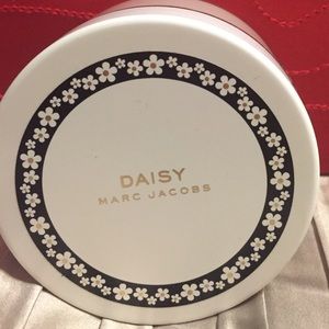 Daisy by Marc Jacobs velvet body butter
