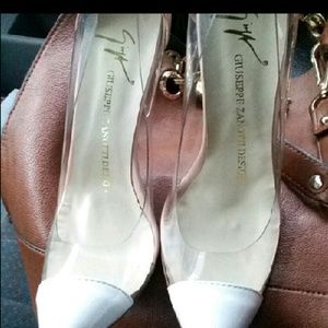 24 hr price drop!!  Guiseppe