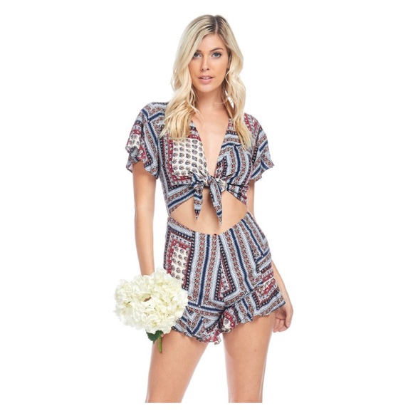 Cut Out Romper - Picture 2 of 5