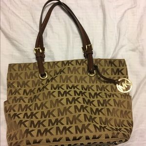 Michael Kors Jet Set signature tote